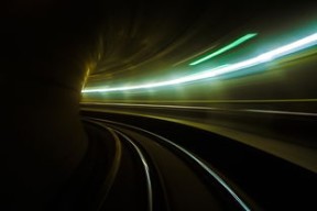 KAIYUNAPP-“武汉马拉松：赛道上的英雄，速度与毅力并行”