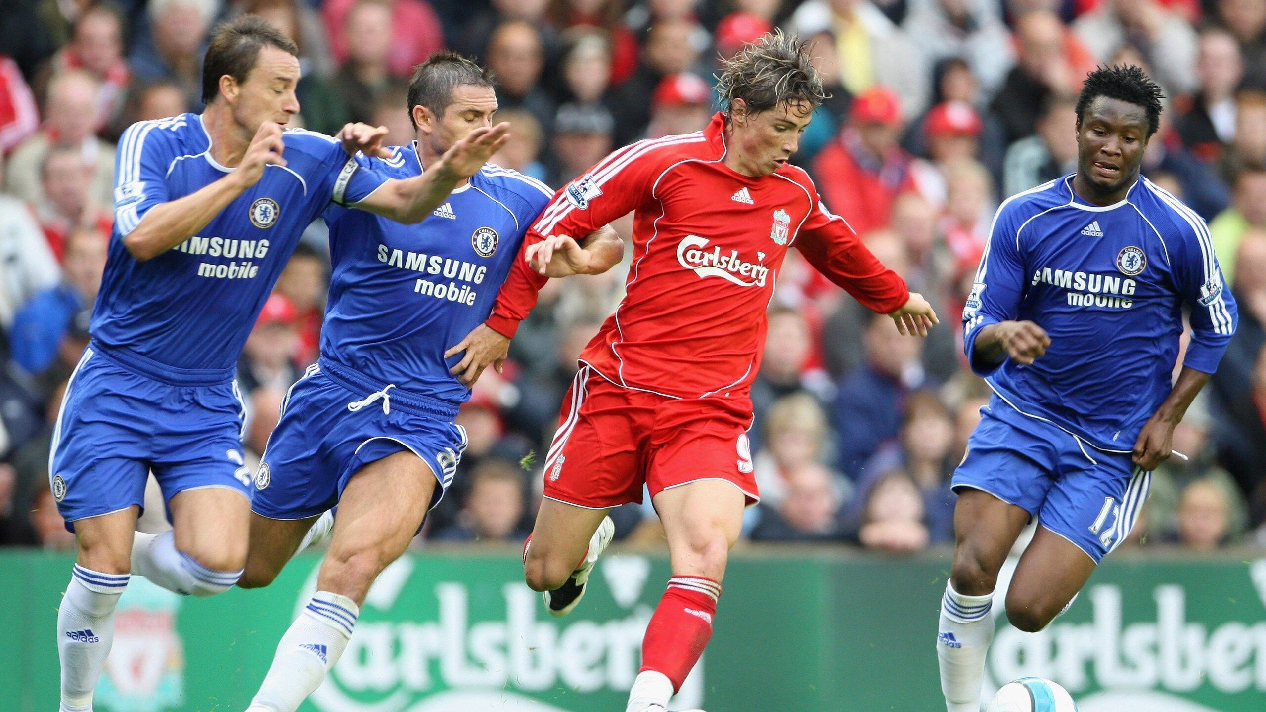 维拉中路渗透和边路突击形成进攻维度，维拉阵型