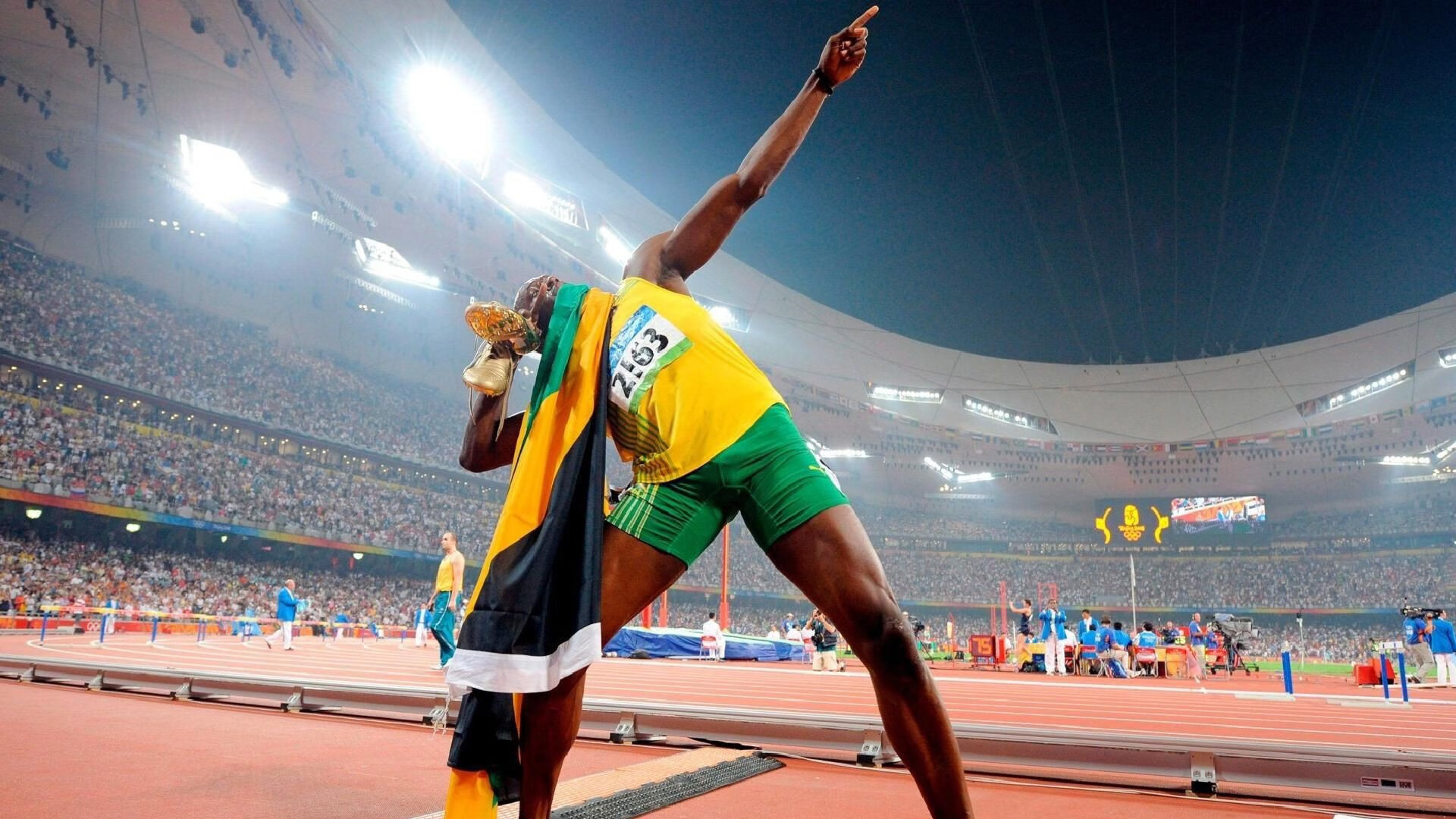 李冰洁泳池英姿激励无数年轻选手,2021李冰洁游泳比赛视频播放