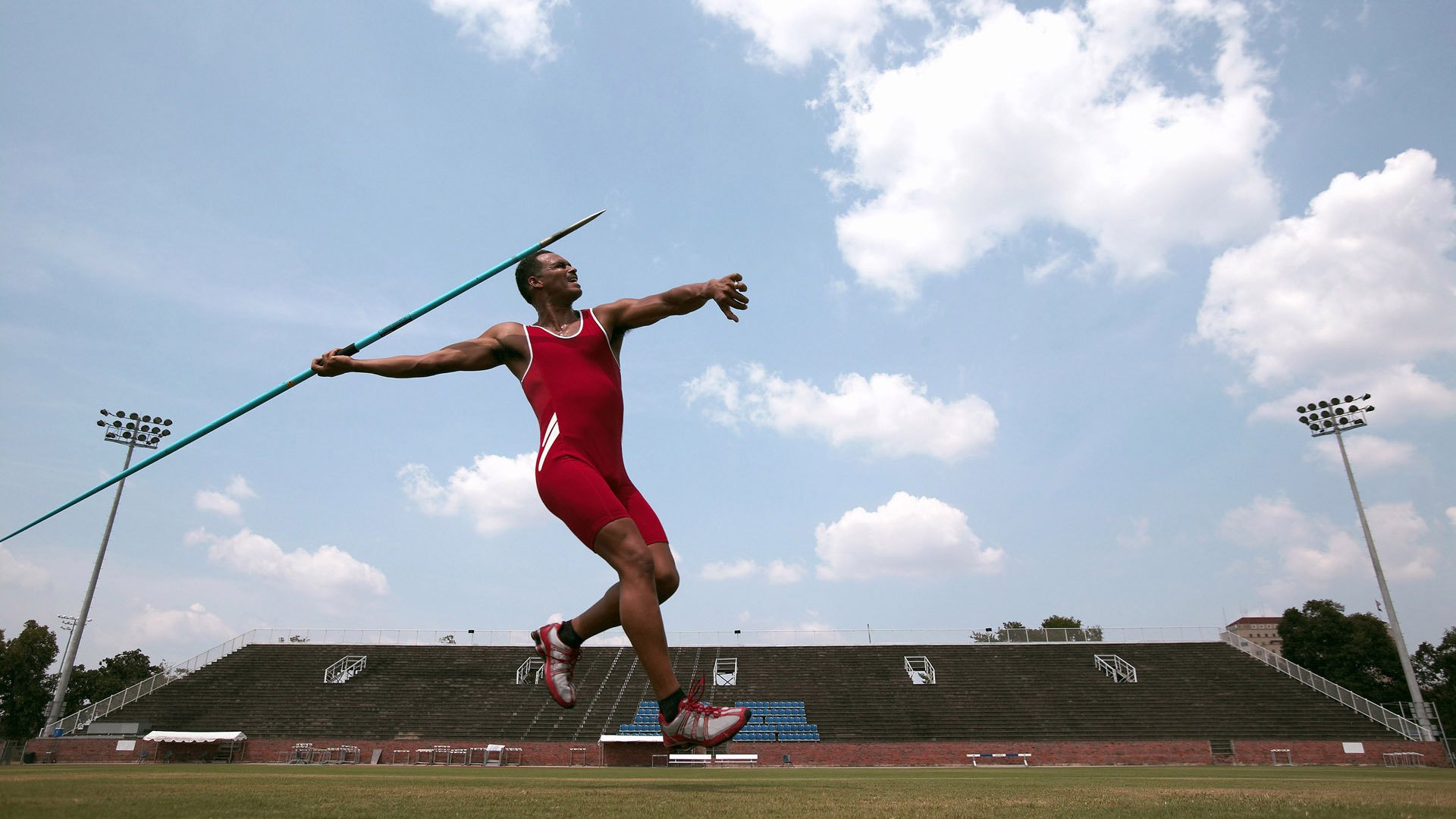 男子400混美队新星首度夺金,美国男子四百米名将